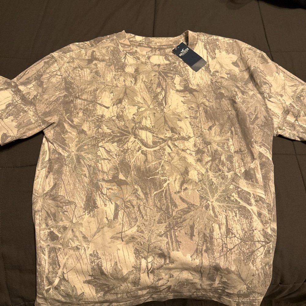 Hollister Men's White Camouflage Tee Size Small